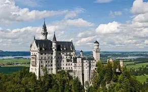 包含德国杯倒计时，门兴格拉德巴赫清晨强势反弹，细节引发关注，质疑声仍在，更衣室氛围转暖的词条