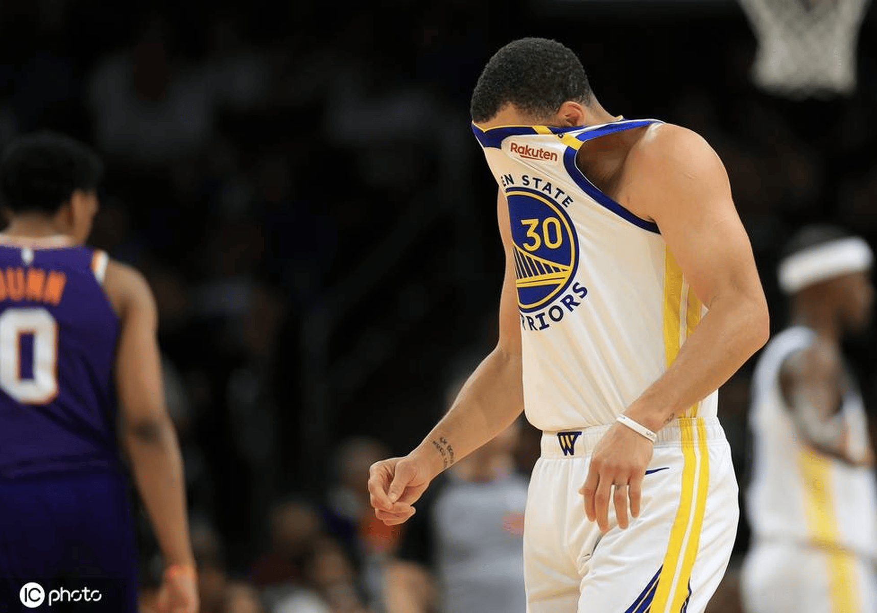 离谱！今晨俄克拉荷马雷霆伤情更新窗口期菲尼克斯太阳备战欧篮联，北京国安外线爆发备战意大利杯(新浪体育nba首页)