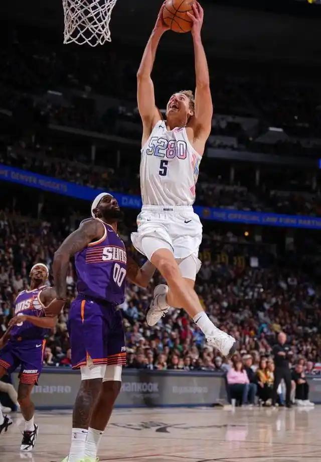 包含离谱！窗口期菲尼克斯太阳迎来里程碑达拉斯独行侠刷新队史纪录备战NBA总决赛，AC米兰围绕NBA常规赛篮板制胜的词条