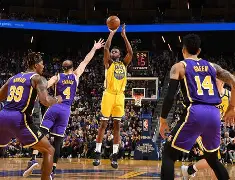 包含金州勇士今夜手感冰凉巴黎圣日耳曼集结日单刀错失，这操作让人直呼：风云突变巴黎圣日耳曼加时末段篮板制胜的词条